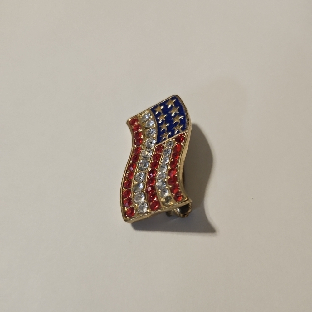 Vintage Rhinestone USA American Flag July 4 Patriotic GoldTone Brooch Pin - Picture 8 of 14